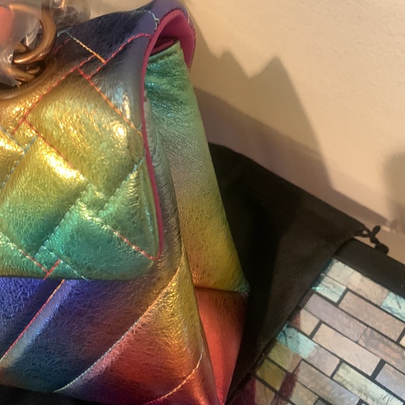 Kensington Quilted Leather Convertible Shoulder Bag
KURT GEIGER LONDON - Picture 17 of 17